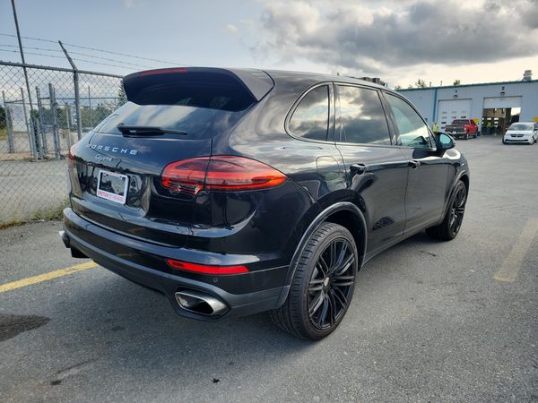 2018 Porsche Cayenne Awd Platinum Edition Base / Platinum Edition
