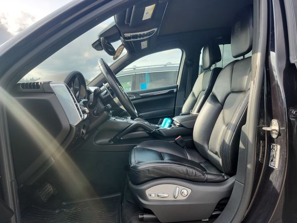 2018 Porsche Cayenne Awd Platinum Edition Base / Platinum Edition
