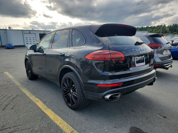 2018 Porsche Cayenne Awd Platinum Edition Base / Platinum Edition