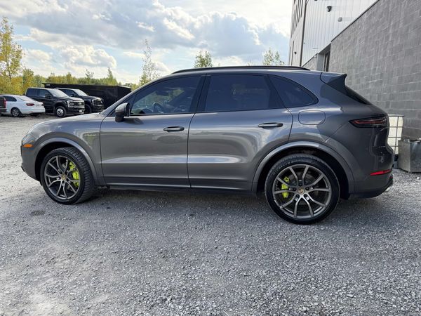 2022 Porsche Cayenne E-Hybrid AWD