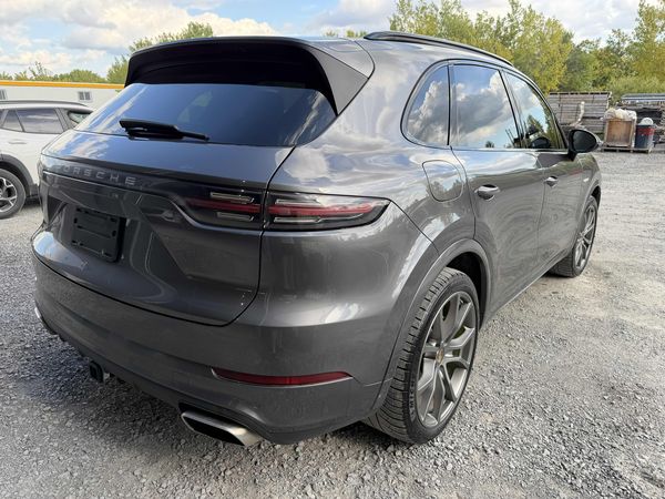 2022 Porsche Cayenne E-Hybrid AWD