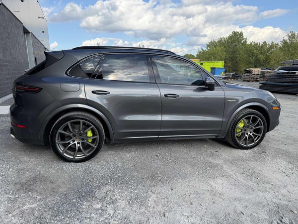 2022 Porsche Cayenne E-Hybrid AWD