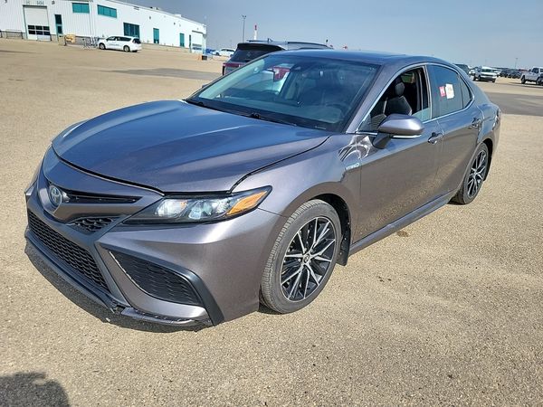 2021 Toyota Camry HYBRID SE