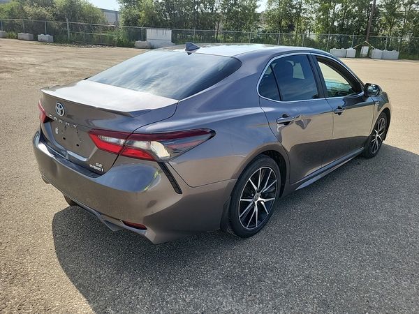 2021 Toyota Camry HYBRID SE