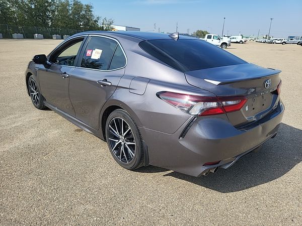 2021 Toyota Camry HYBRID SE