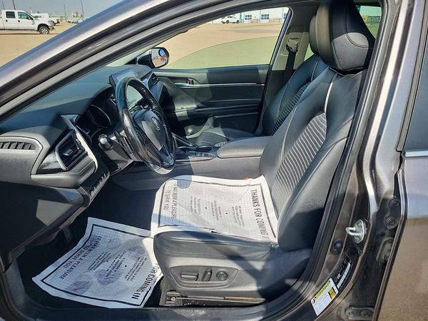 2021 Toyota Camry HYBRID SE