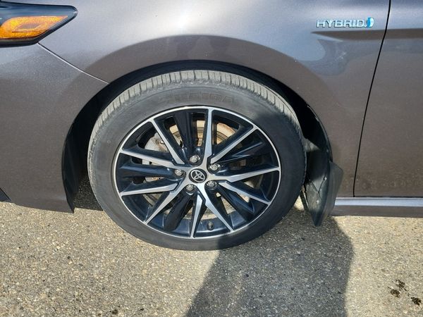 2021 Toyota Camry HYBRID SE