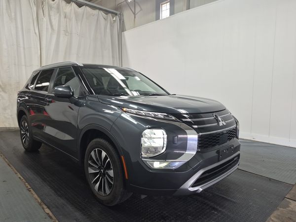 2025 Mitsubishi Outlander LE