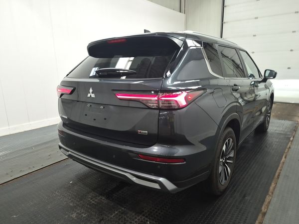 2025 Mitsubishi Outlander LE