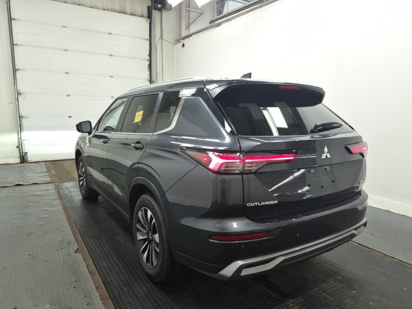 2025 Mitsubishi Outlander LE