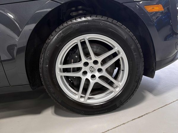 2021 Porsche Macan AWD Base