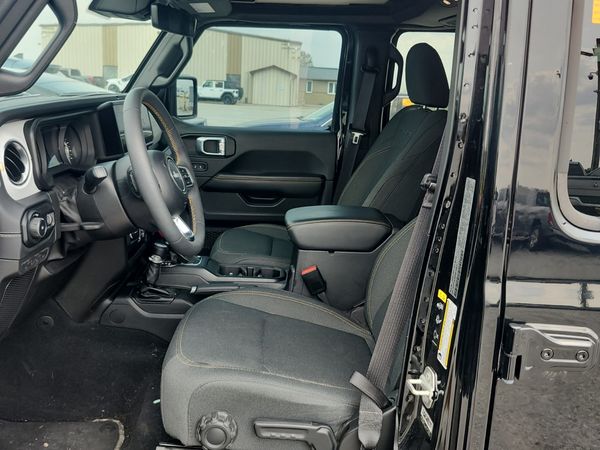 2024 Jeep Wrangler 4 Door 4x4 Sahara