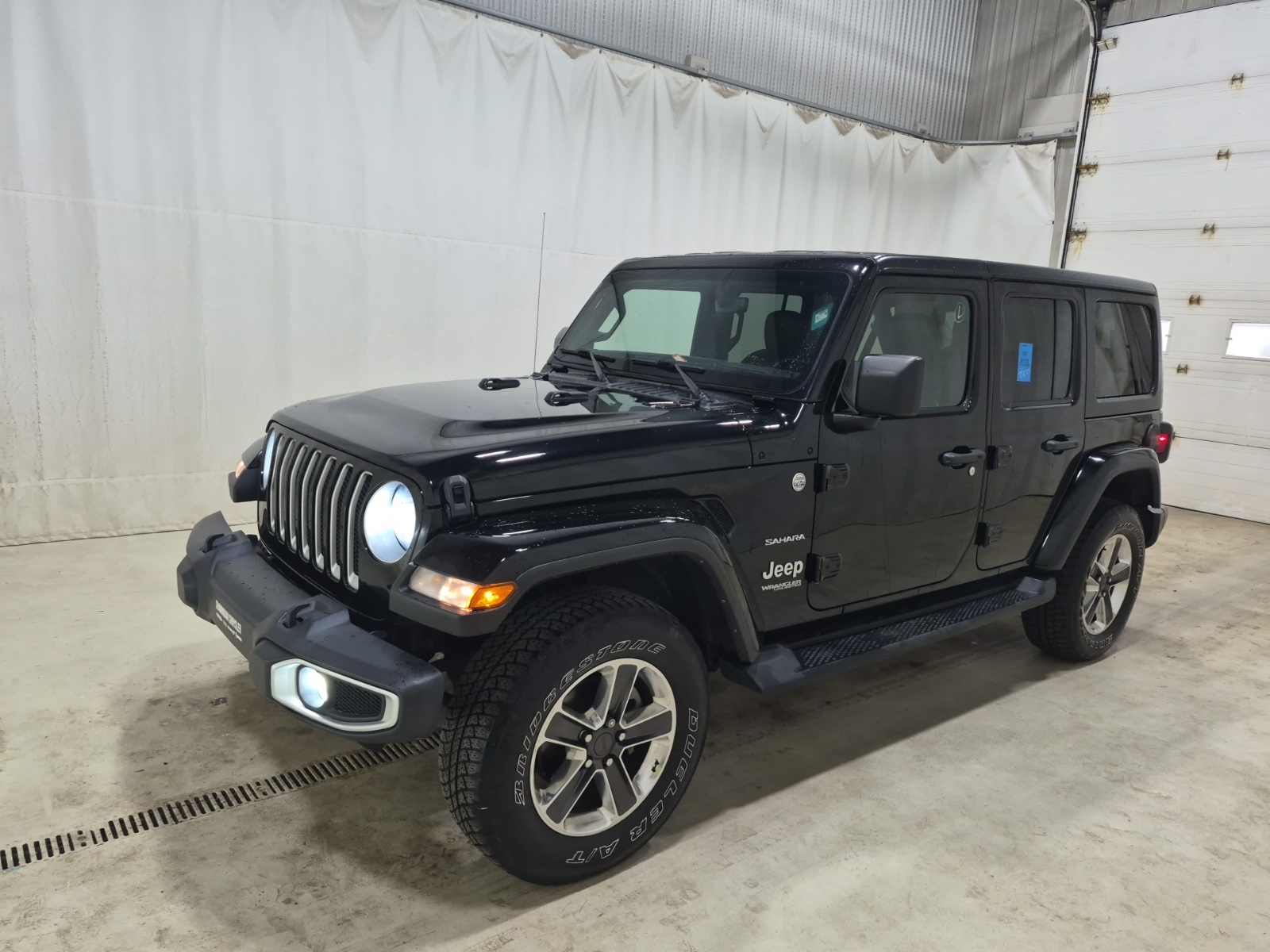 2022 Jeep Wrangler UNLIMITED SAHARA