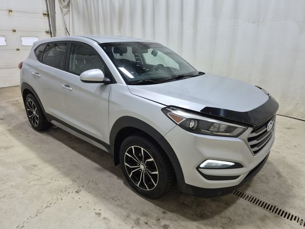 2017 Hyundai Tucson FWD 4DR 2.0L SE (no options)