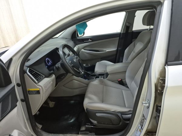 2017 Hyundai Tucson FWD 4DR 2.0L SE (no options)