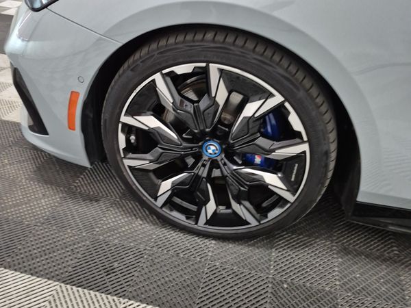2025 BMW i5 XDRIVE40