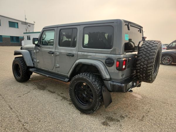 2021 Jeep Wrangler UNLIMITED SAHARA