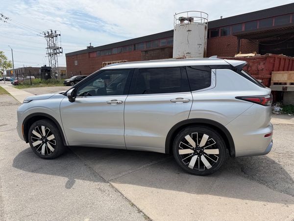 2025 Mitsubishi Outlander GT SEL, GT SR
