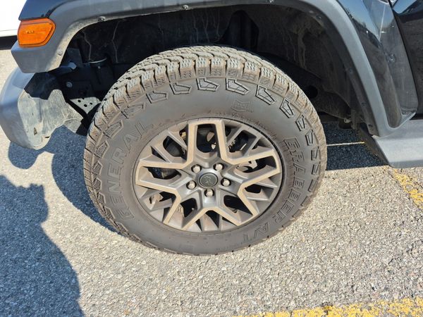 2025 Jeep Wrangler SAHARA