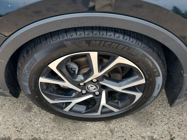 2019 Toyota C-HR FWD LE/XLE/Limited