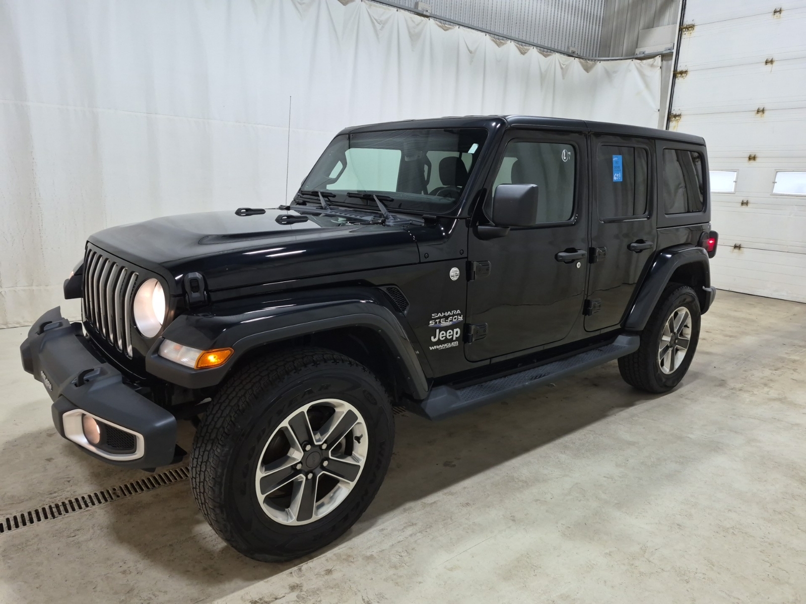 2022 Jeep Wrangler UNLIMITED SAHARA