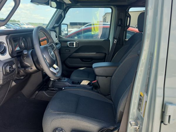 2024 Jeep Wrangler 4 Door 4x4 Sahara