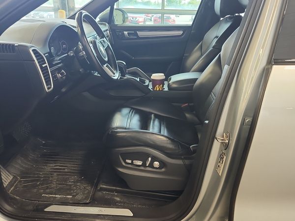 2019 Porsche Cayenne BASE
