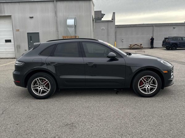 2021 Porsche Macan AWD Base