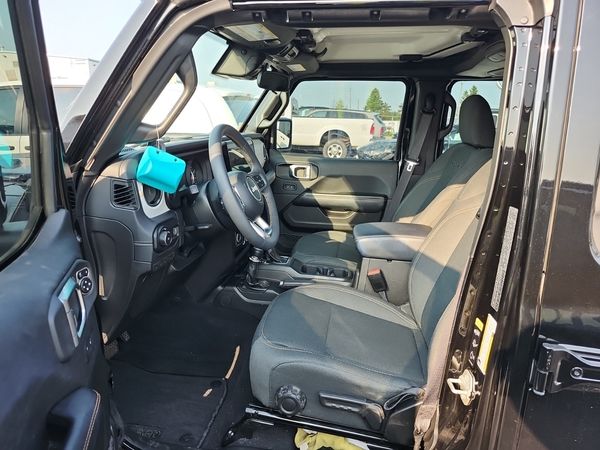 2024 Jeep Wrangler 4 Door 4x4 Sahara