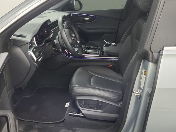 2025 Audi Q8 PROGRESSIV quattro Progressiv