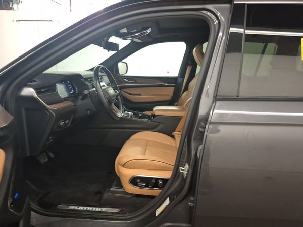 2022 Jeep Grand Cherokee L SUMMIT