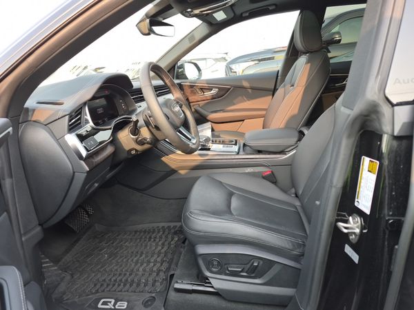 2024 Audi Q8 PROGRESSIV quattro Progressiv