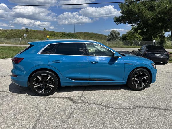 2019 Audi e-tron Progressiv