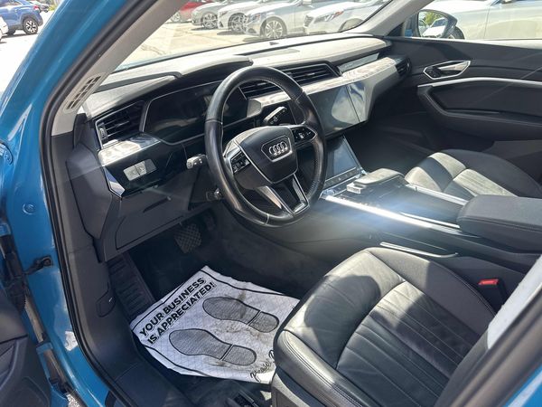 2019 Audi e-tron Progressiv