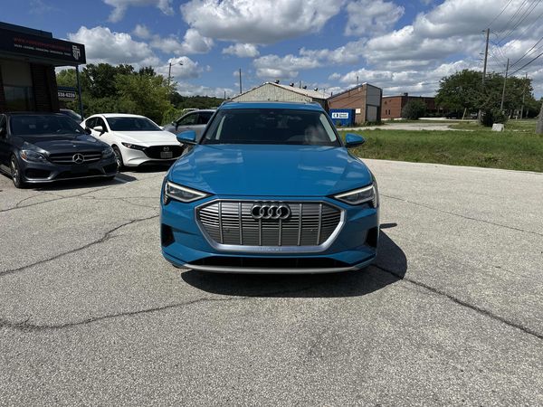 2019 Audi e-tron Progressiv