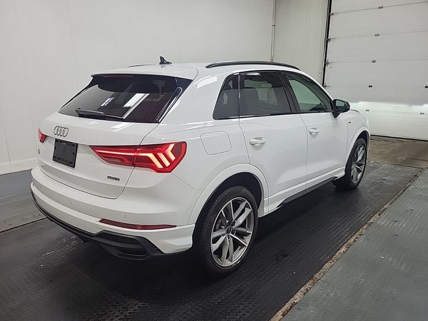 2024 Audi Q3 KOMFORT S Line quattro Premium