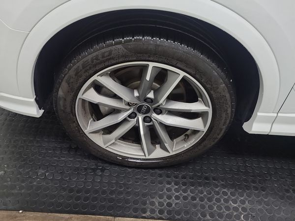 2024 Audi Q3 KOMFORT S Line quattro Premium