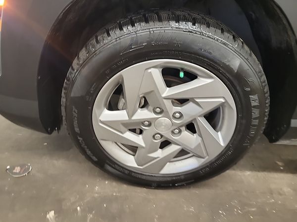 2024 Hyundai KONA ESSENTIAL SE