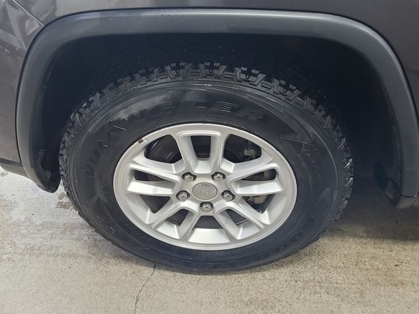 2019 Jeep Grand Cherokee LAREDO E