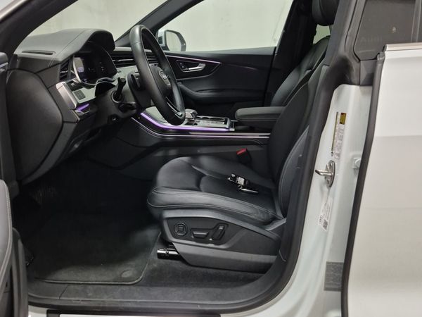 2025 Audi Q8 PROGRESSIV quattro Progressiv