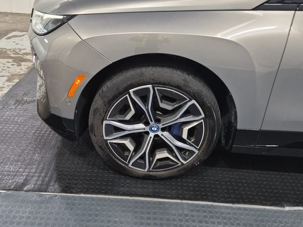 2024 BMW iX XDRIVE40