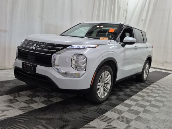 2024 Mitsubishi Outlander ES