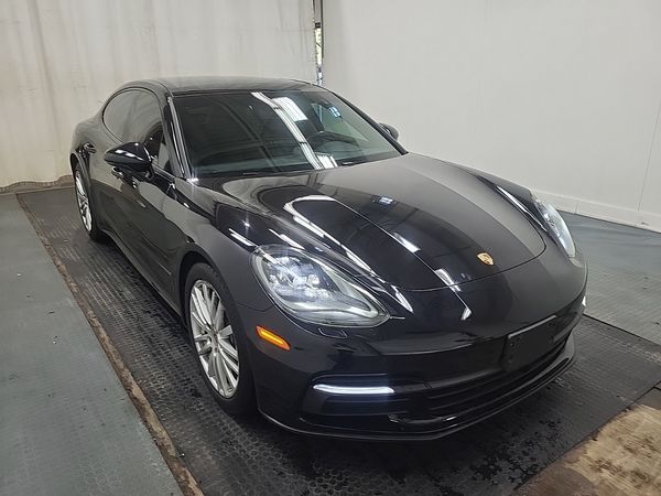 2018 Porsche Panamera 4 Base / 4
