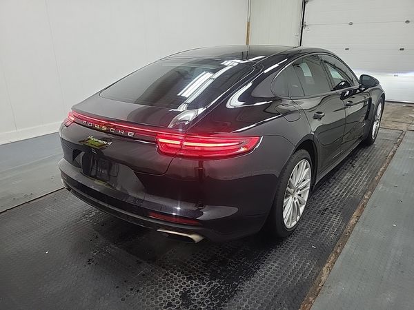 2018 Porsche Panamera 4 Base / 4
