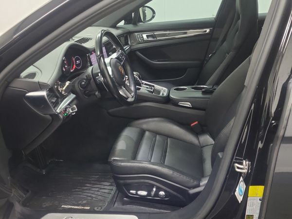 2018 Porsche Panamera 4 Base / 4