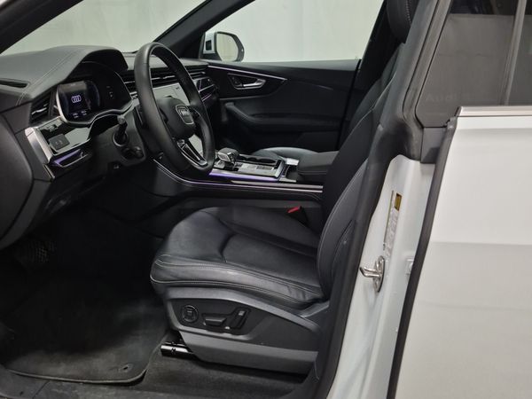 2025 Audi Q8 PROGRESSIV quattro Progressiv