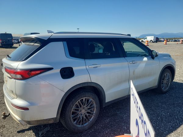 2022 Mitsubishi Outlander SE