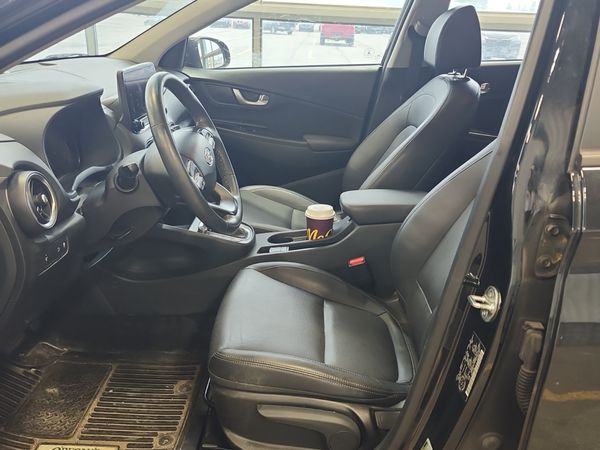 2023 Hyundai KONA PREFERRED SUN AND LEATHER SEL