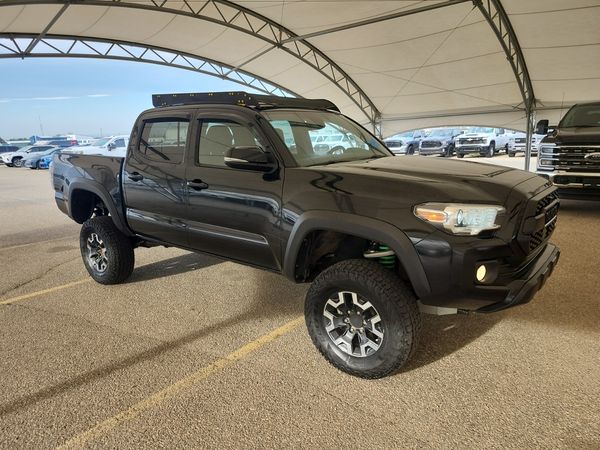 2022 Toyota Tacoma CREW CAB SHORT BED SR5
