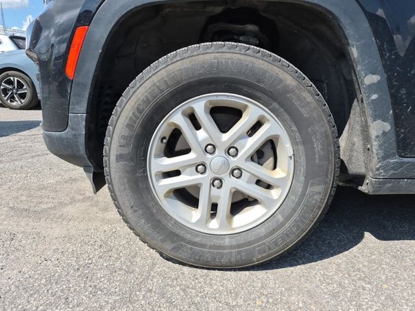 2024 Jeep Grand Cherokee LAREDO